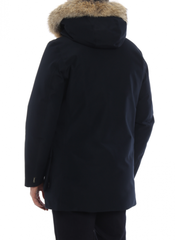 Jaket Parka Berbahan Tekstil Teknologi Tinggi